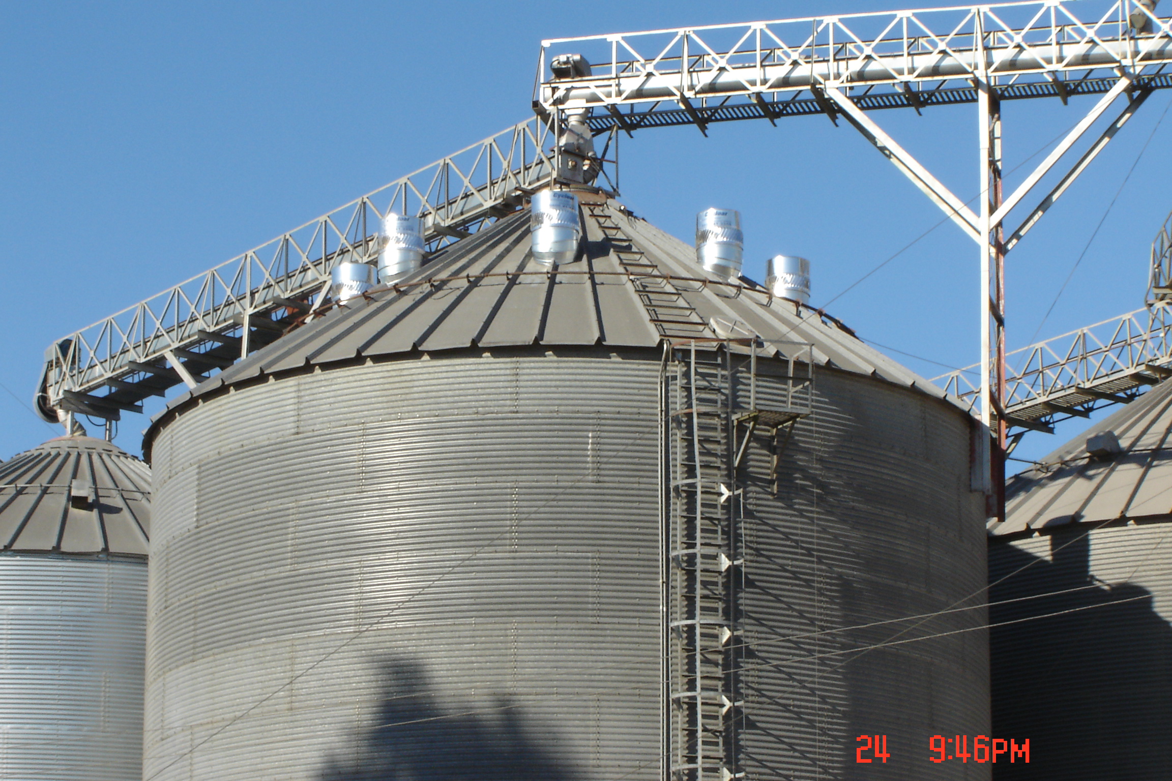 Exaustão natural: 5 mitos sobre o uso de exaustores naturais em silos e armazéns de grãos